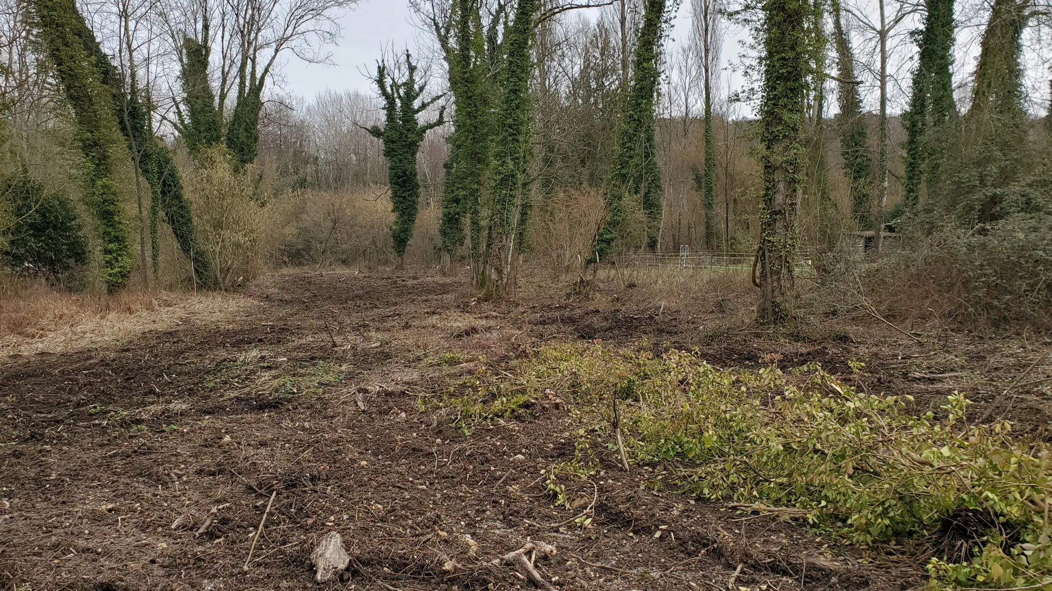 Terrain à bâtir de 2350m2 à Etampes 