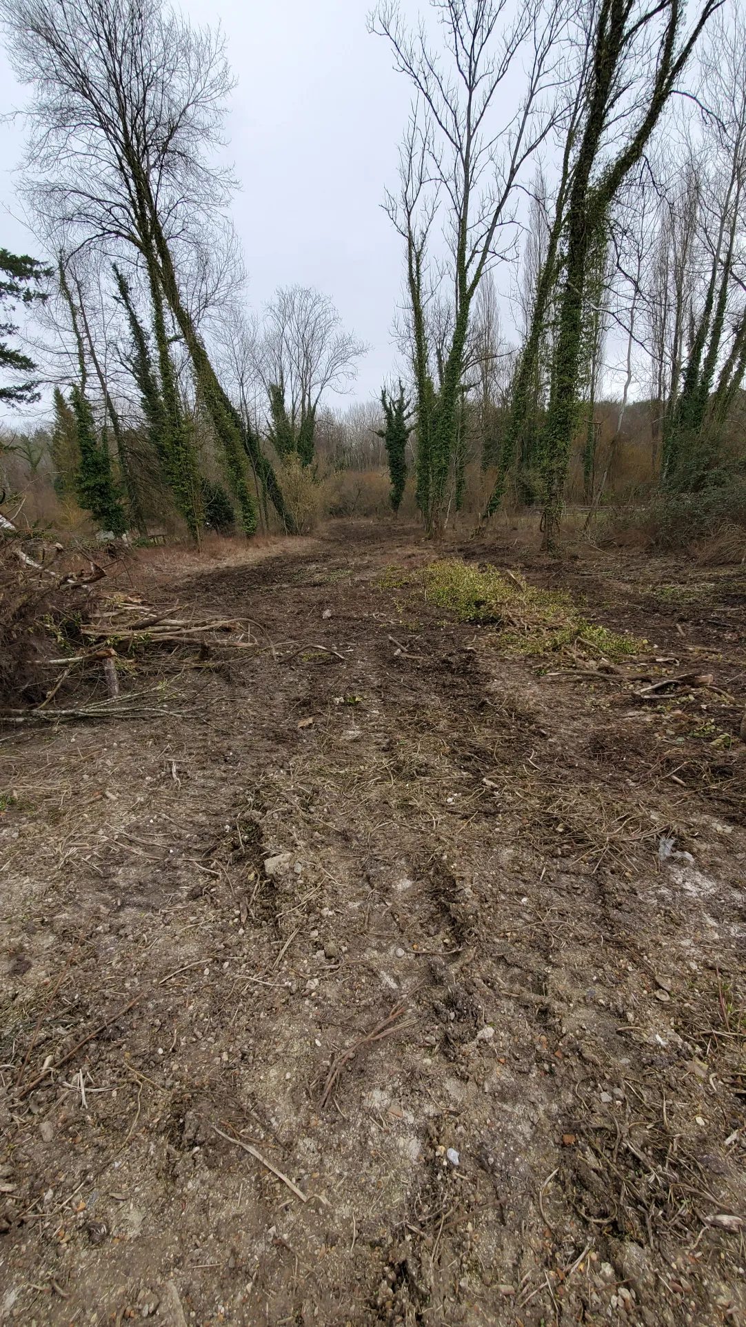 Terrain à bâtir de 2350m2 à Etampes 