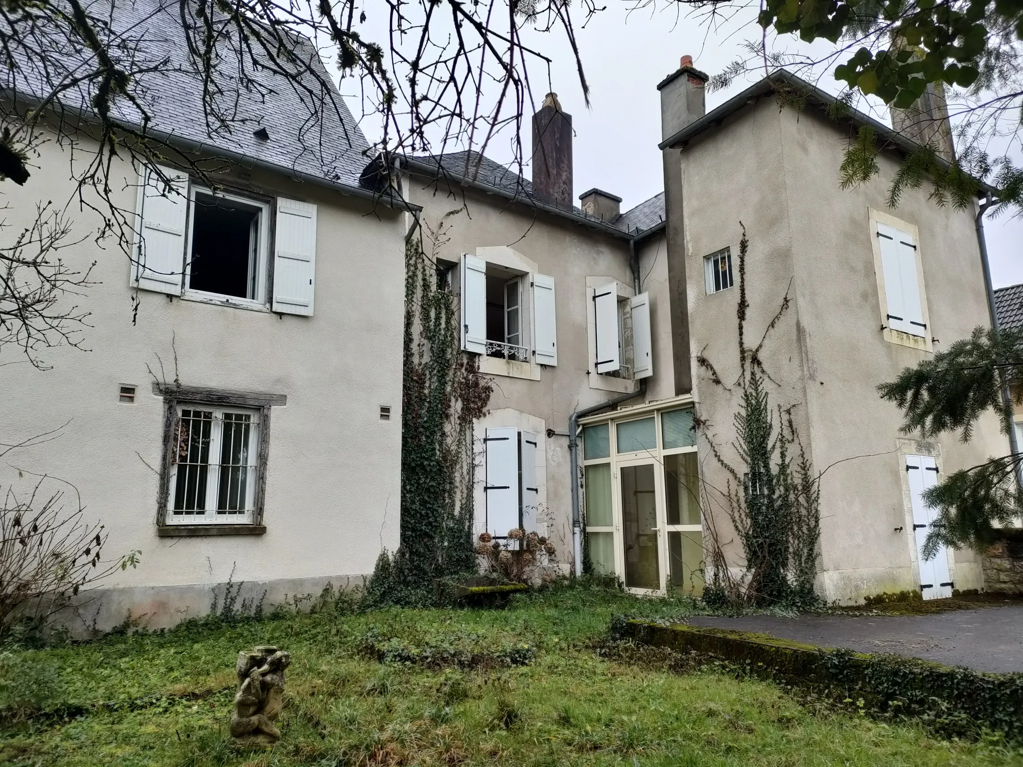 Immeuble Centre Bourg Juillac à Vendre 