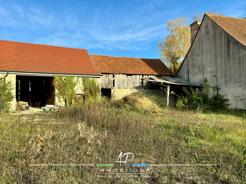 Terrain à bâtir avec grange à démolir - Arcelot 