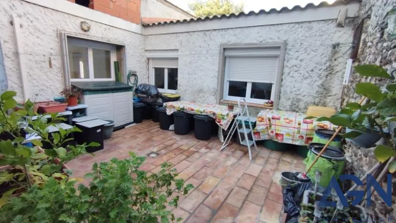 Maison de maître avec 3 appartements, terrasse, jardin et piscine à AGDE 