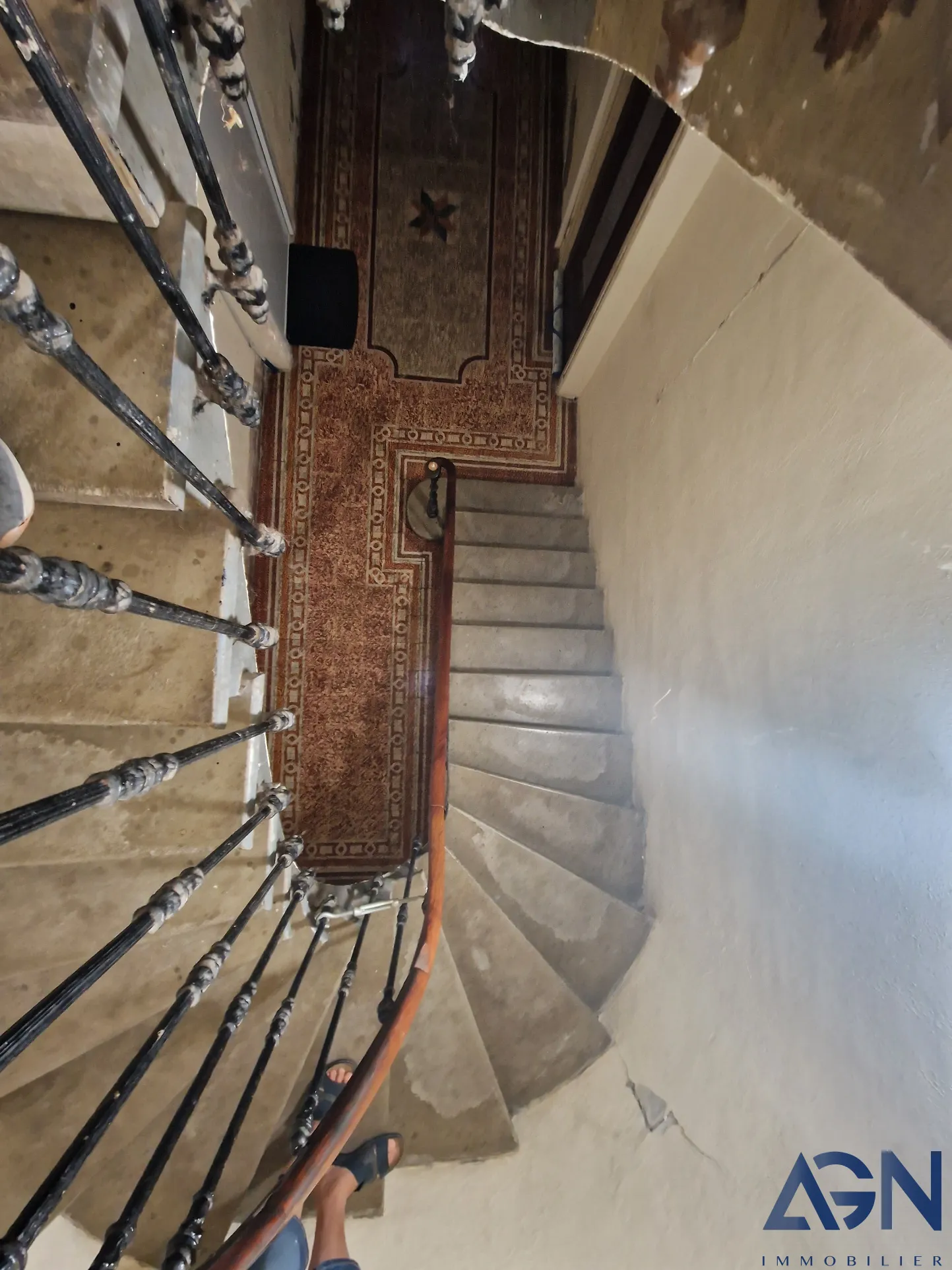 Maison de maître avec 3 appartements, terrasse, jardin et piscine à AGDE 