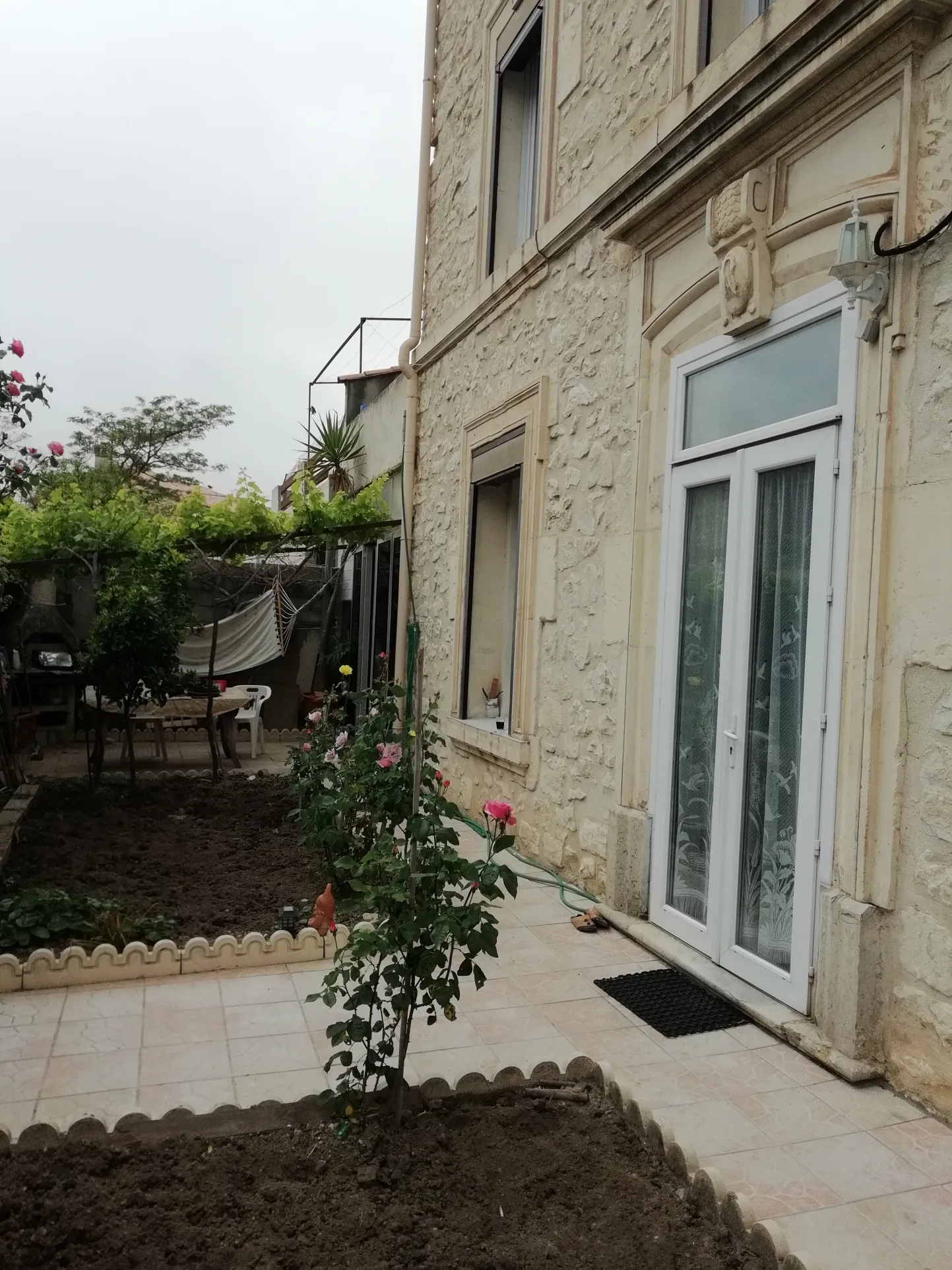 Maison de maître avec jardin et garage à 5 minutes de Narbonne 