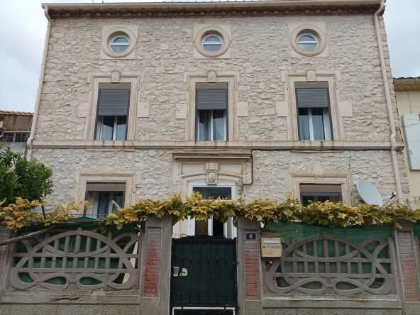 Maison de maître avec jardin et garage à 5 minutes de Narbonne