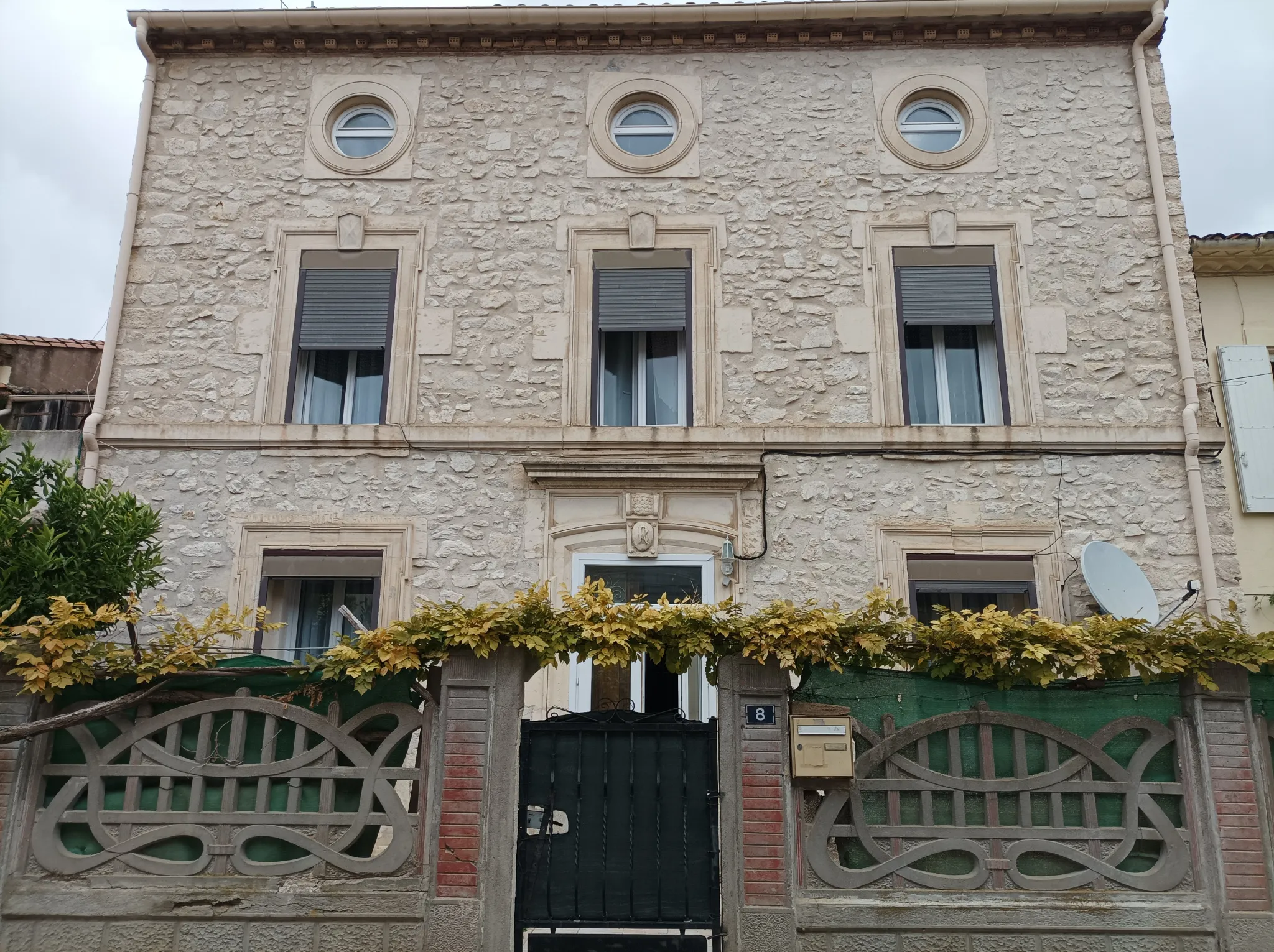 Maison de maître avec jardin et garage à 5 minutes de Narbonne 