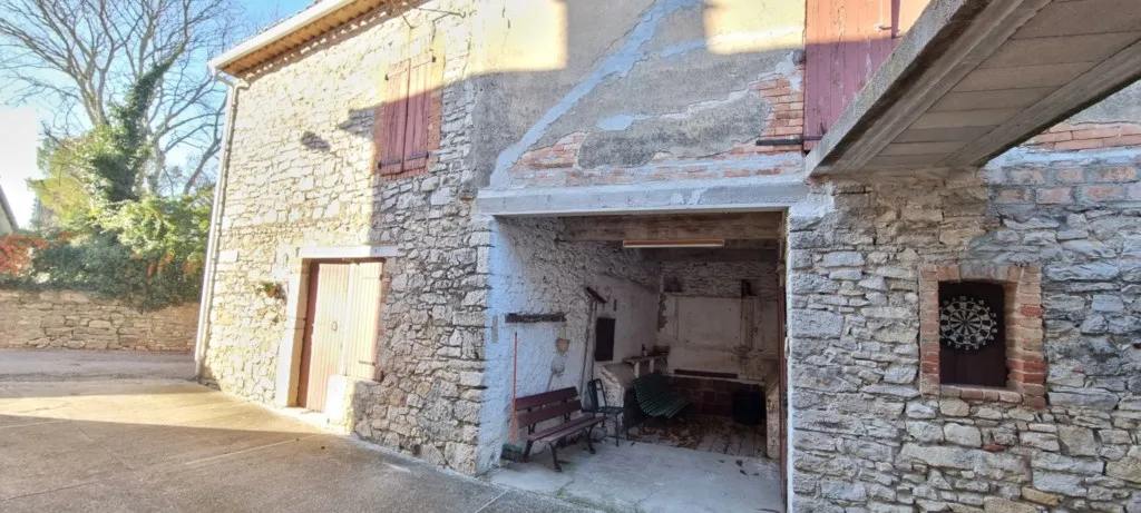 Remise viabilisée avec jardin à Logrian Florian 