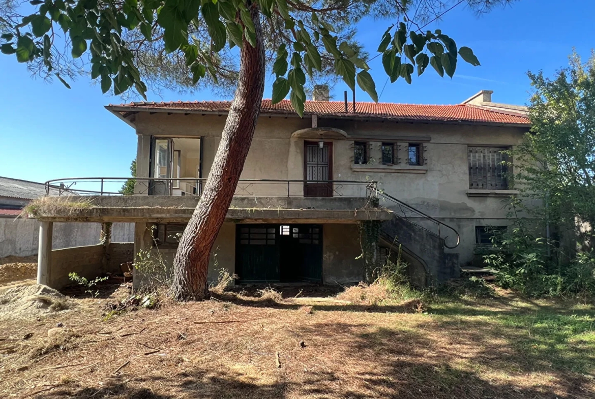 House for Sale in Assieu - 96m2 - Renovation Opportunity 