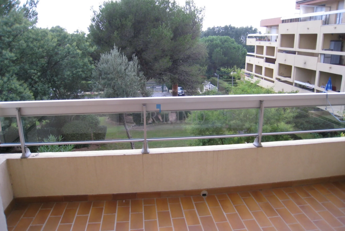 Studio à vendre à BOULOURIS - Vue verdure 