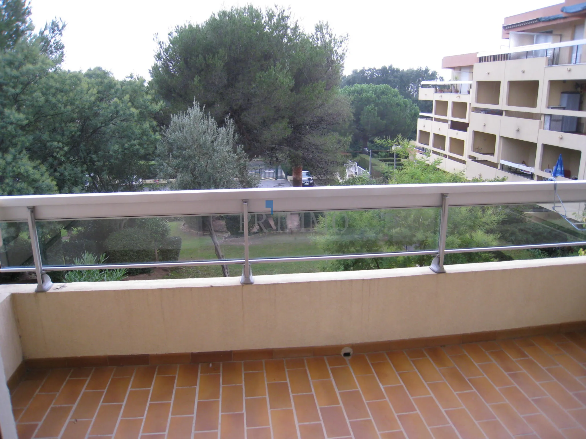 Studio à vendre à BOULOURIS - Vue verdure 