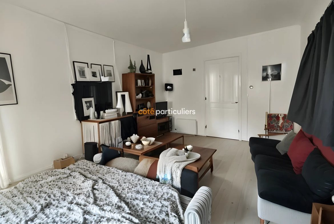 Appartement à Nantes - Place Viarme - Grand Studio Idéalement Situé 