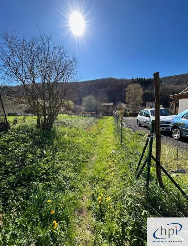 Terrain à bâtir de 695m2 à Camarès 