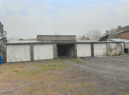 Immeuble à Sains-Du-Nord (59) avec 4 appartements et garages 