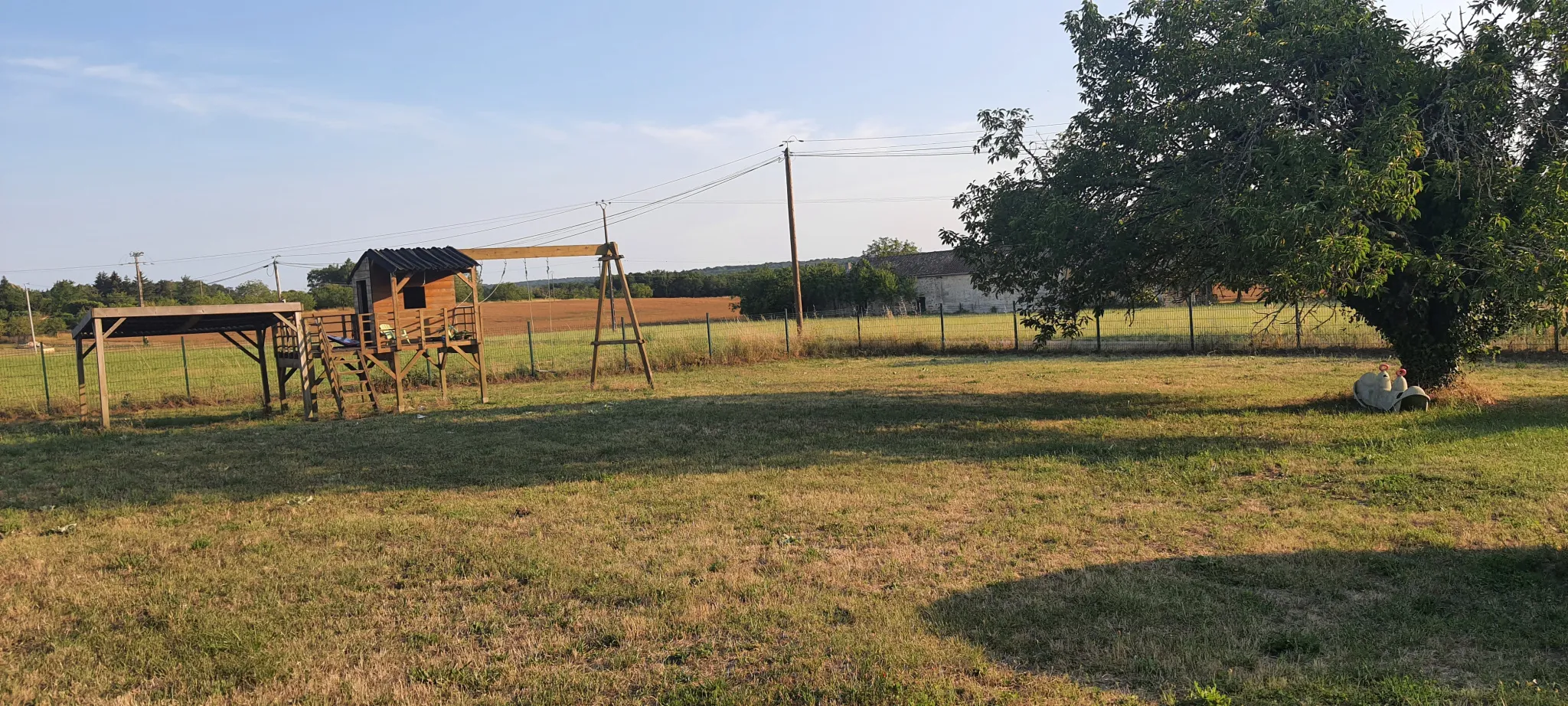 Maison en pierre avec piscine et garage à Garat 