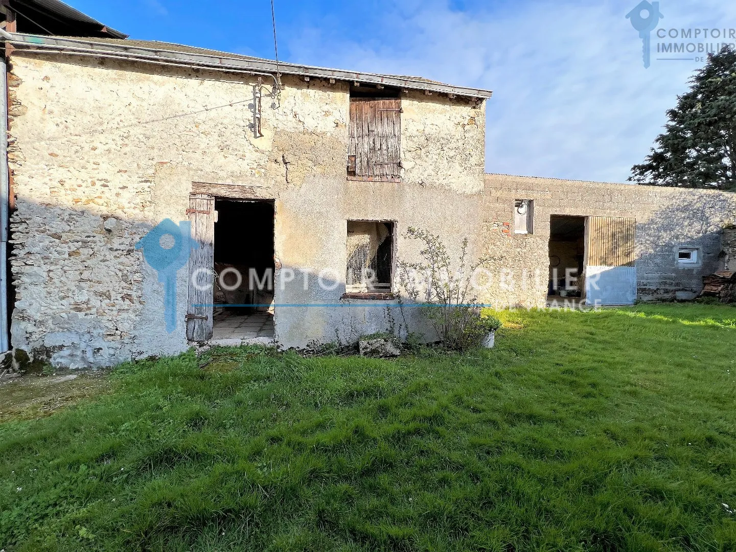 Propriété avec terrain et bâtiments à rénover à Aunay sous Auneau 