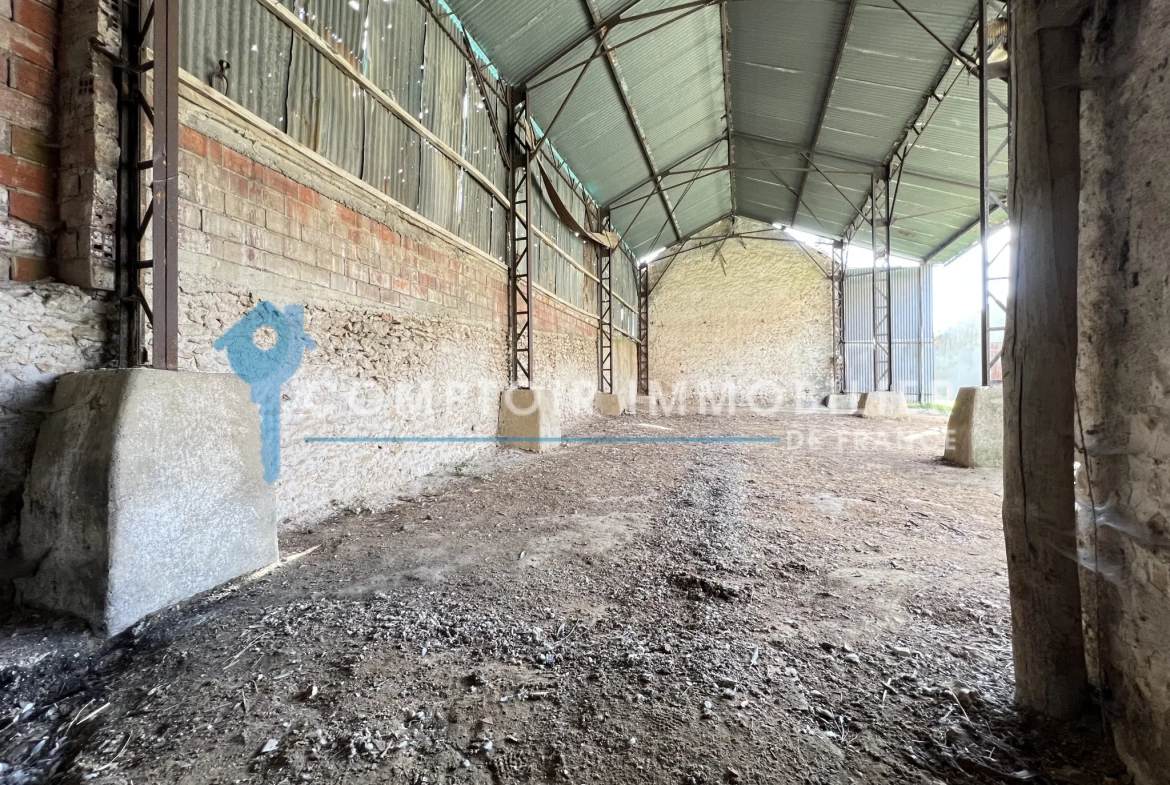 Propriété avec terrain et bâtiments à rénover à Aunay sous Auneau 