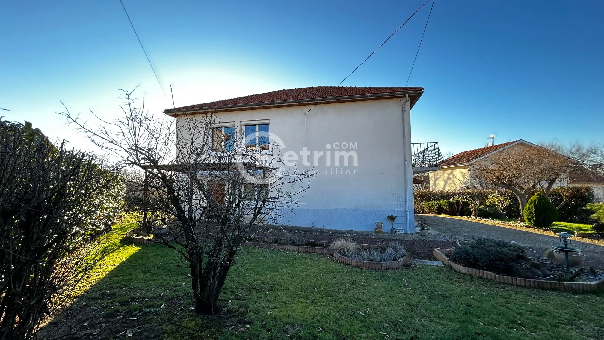 Maison lumineuse avec jardin à Lezoux 