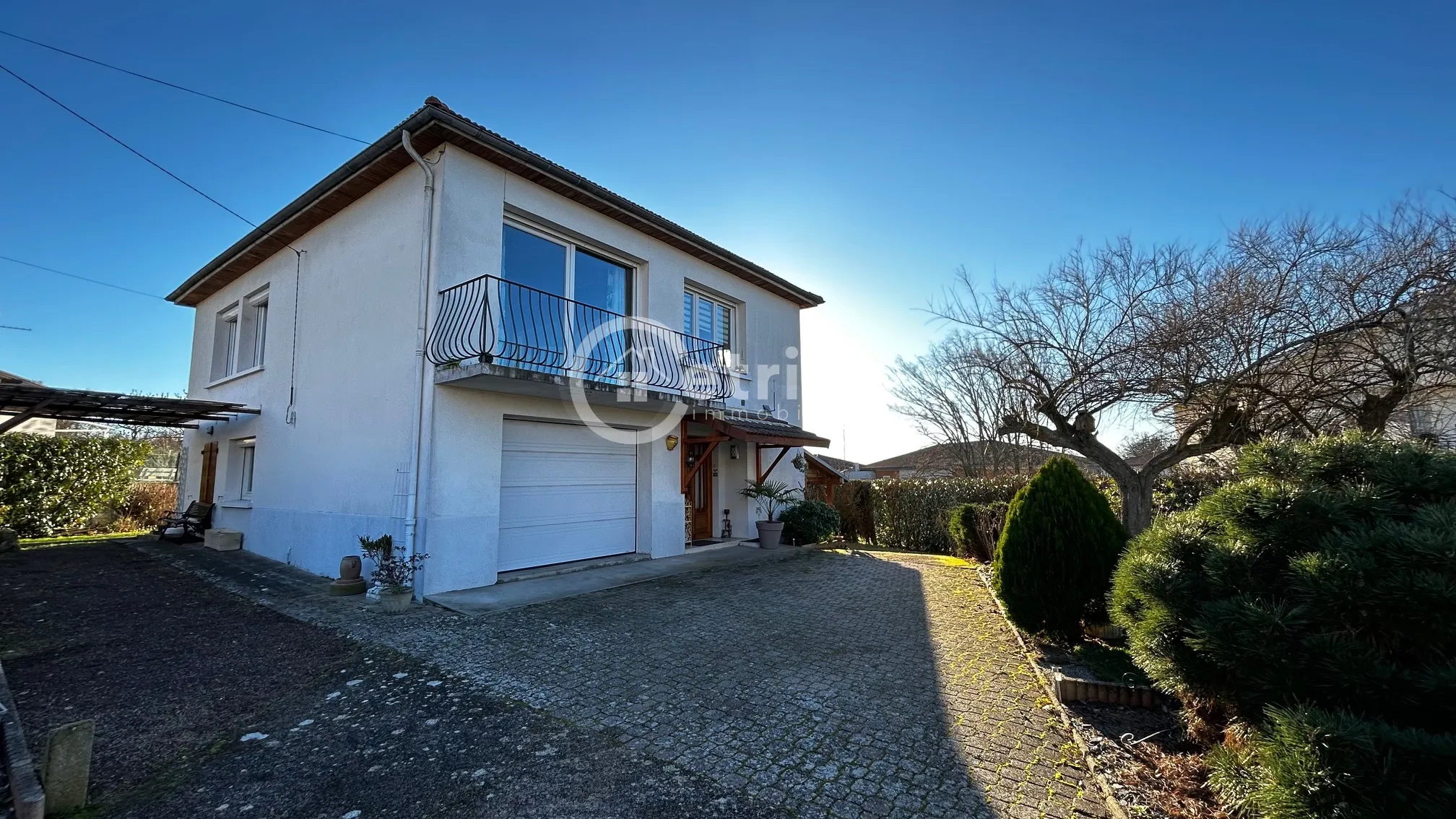 Maison lumineuse avec jardin à Lezoux 