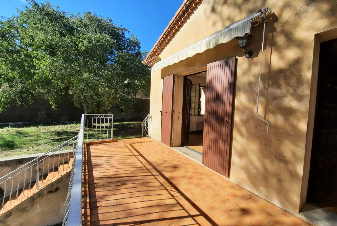 Maison à vendre NIMES colline, sur environ 1000 m2 de jardin 