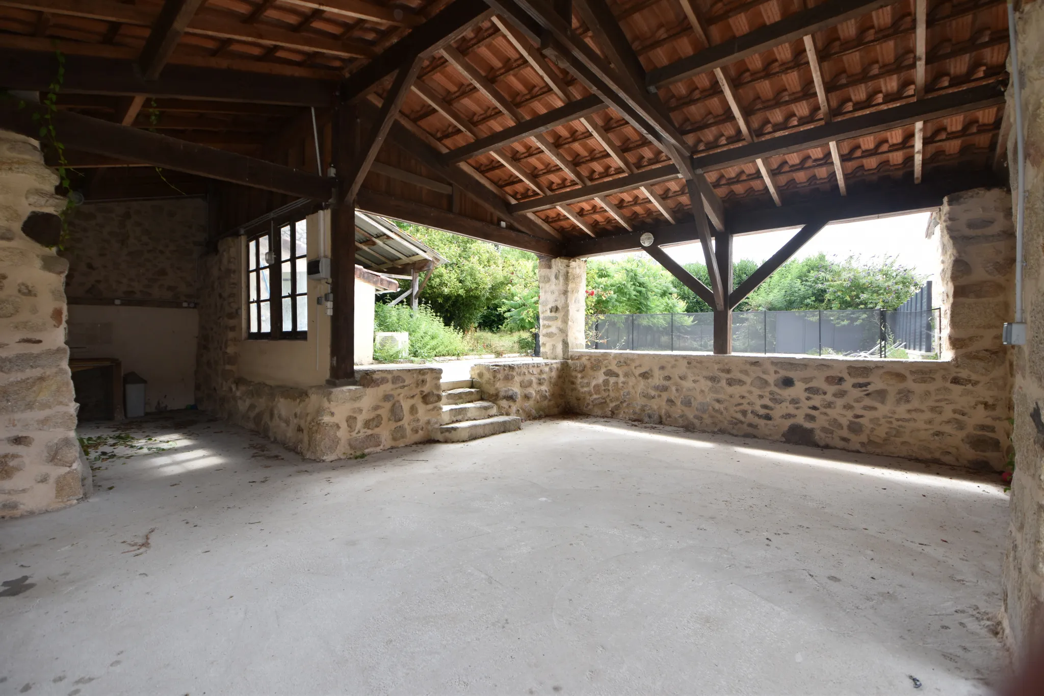 Maison en pierre avec piscine à Champniers et Reilhac 