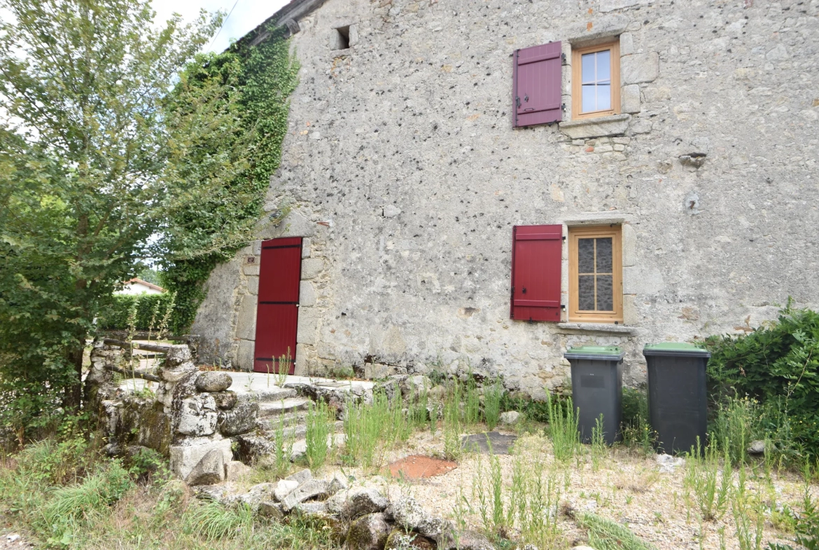 Maison en pierre avec piscine à Champniers et Reilhac 