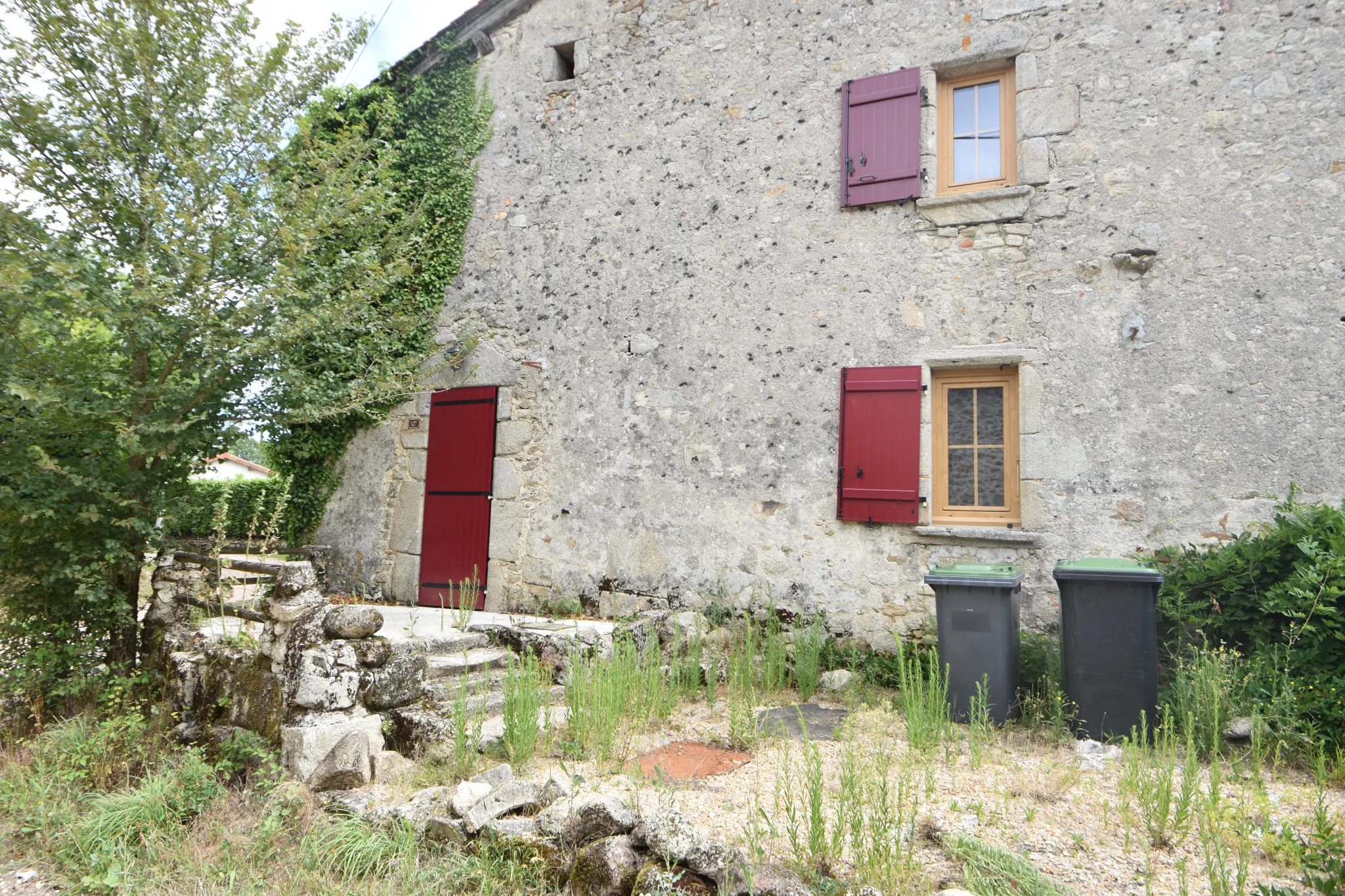 Maison en pierre avec piscine à Champniers et Reilhac 