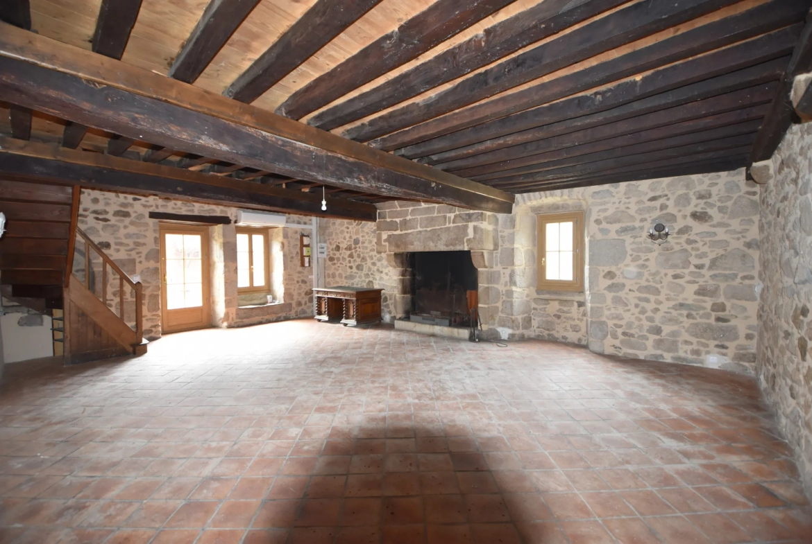 Maison en pierre avec piscine à Champniers et Reilhac 