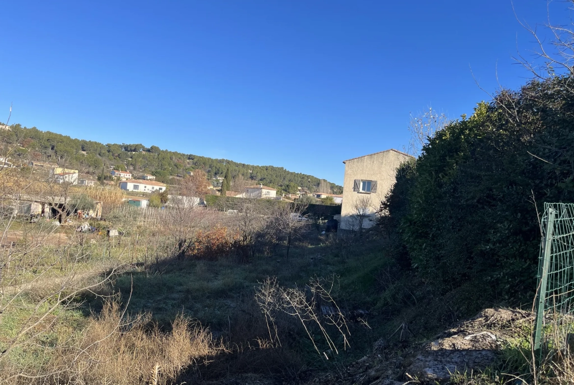 Terrain à bâtir de 400m2 à Meyreuil 