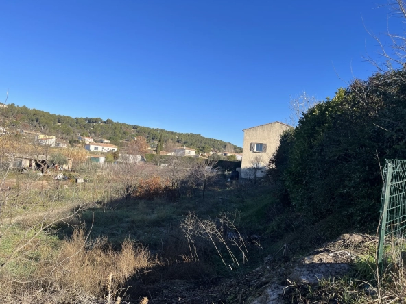 Terrain à bâtir de 400m2 à Meyreuil