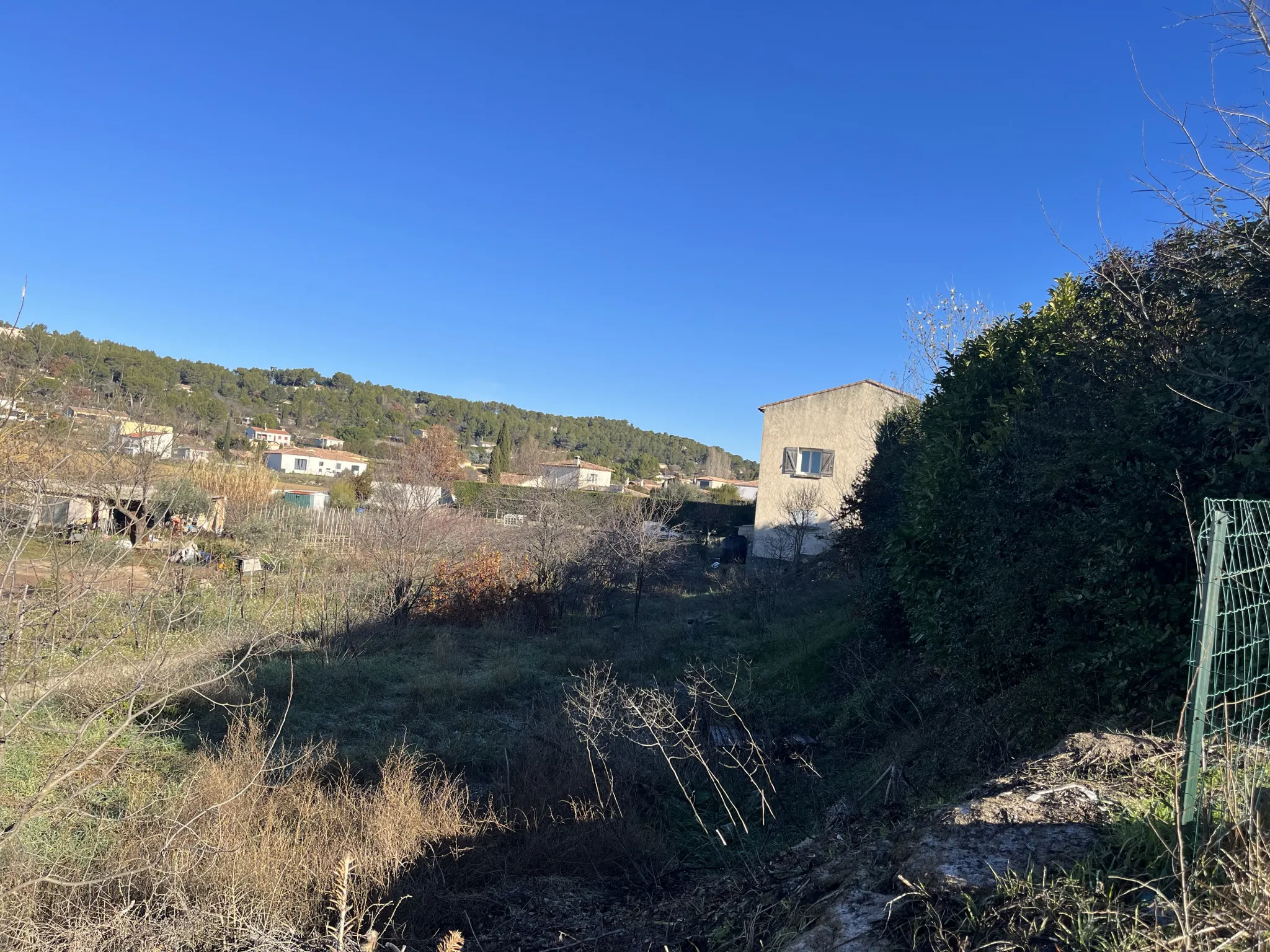 Terrain à bâtir de 400m2 à Meyreuil 