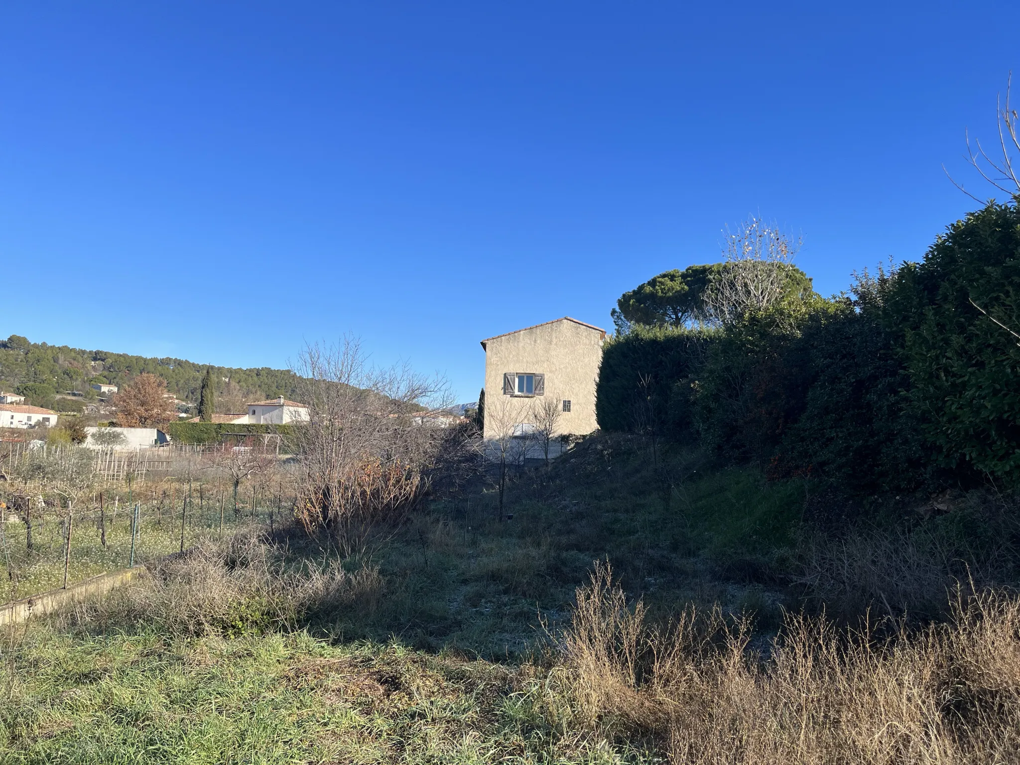 Terrain à bâtir de 400m2 à Meyreuil 