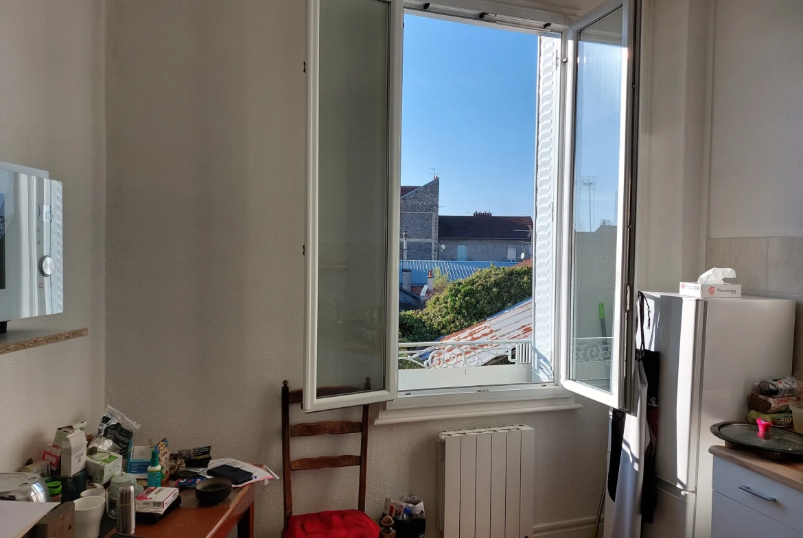 Appartement rénové en cœur de ville à Vichy 