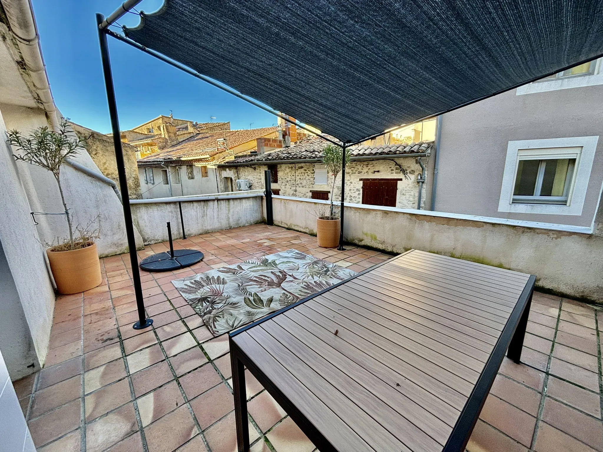 Appartement rénové avec terrasse à Malaucène 