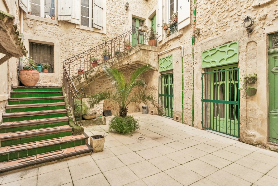 Appartement 3 pièces avec terrasse dans ancien hôtel particulier du XIVe siècle à Béziers 
