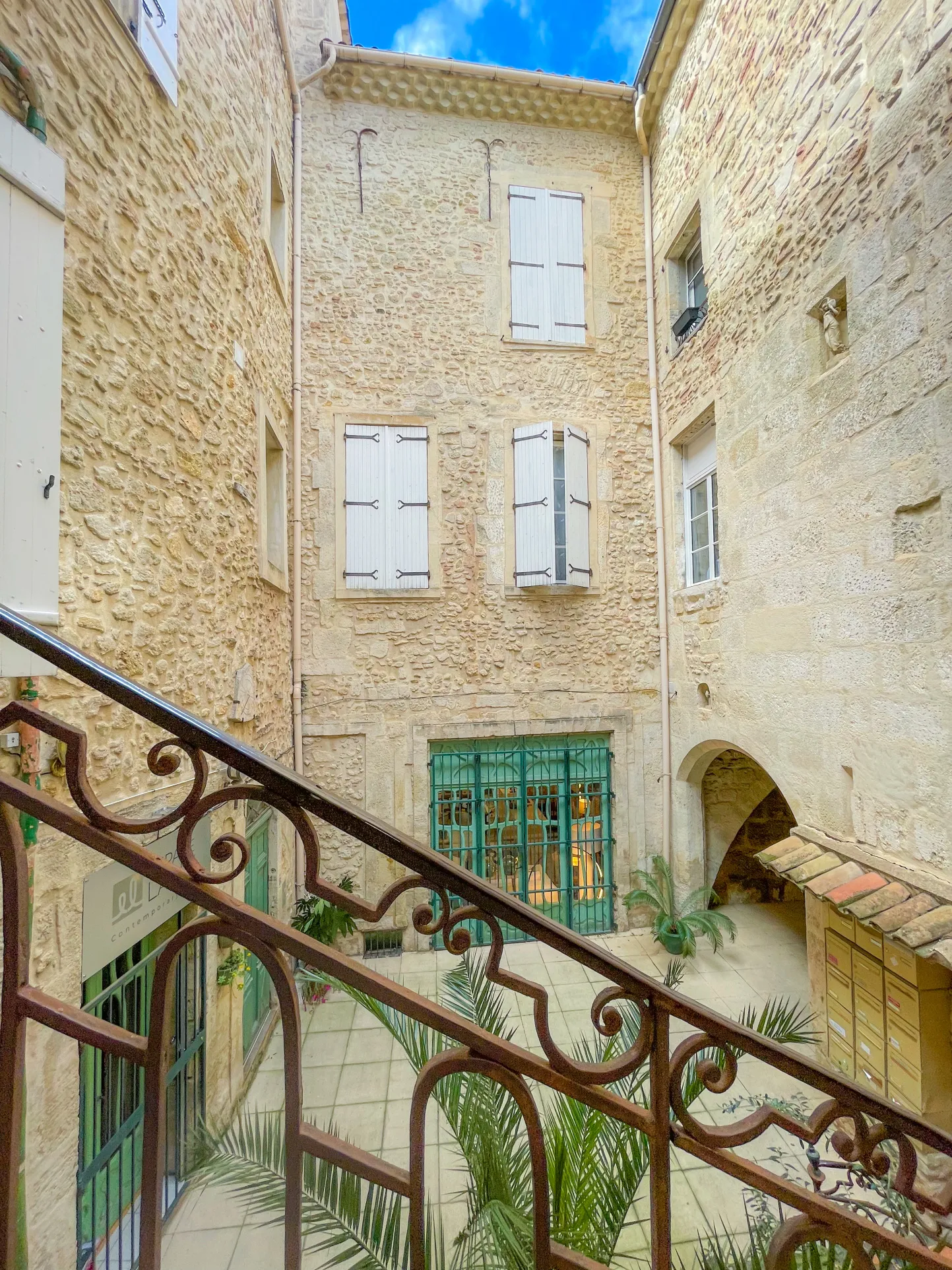 Appartement 3 pièces avec terrasse dans ancien hôtel particulier du XIVe siècle à Béziers 