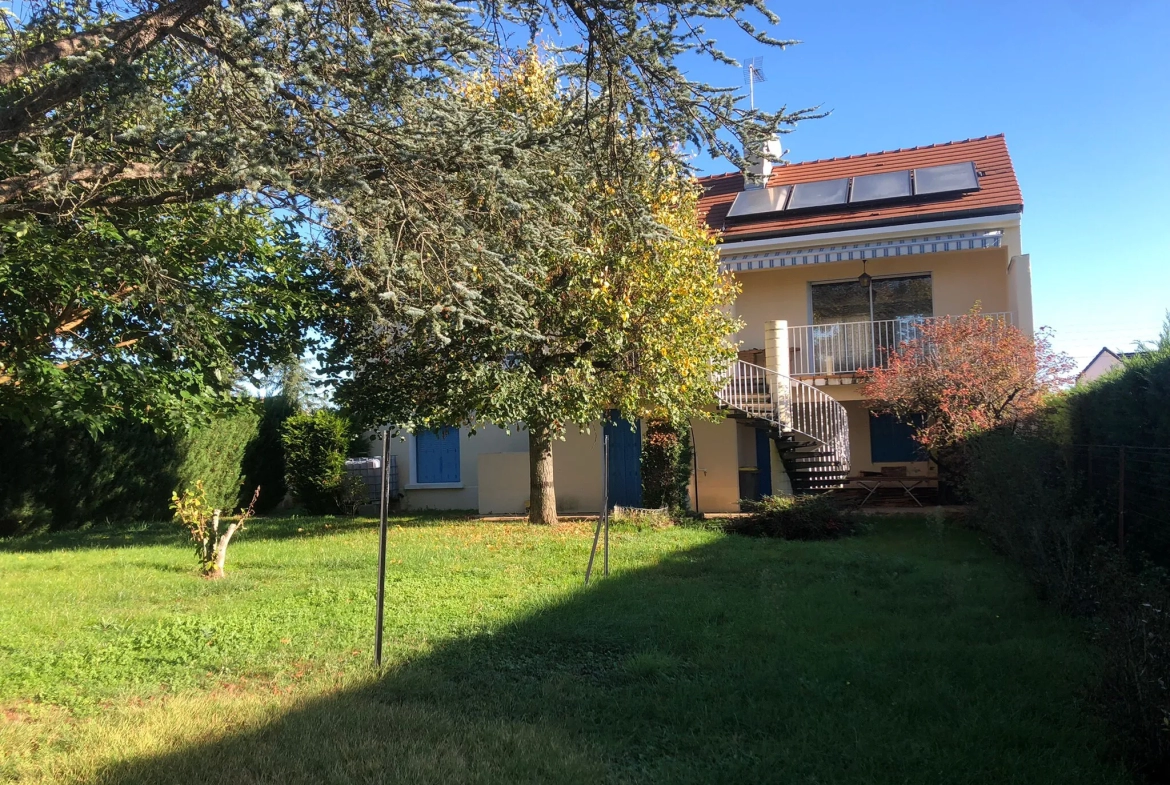 Spacieuse villa dans quartier prisé au calme à Bellerive sur Allier 