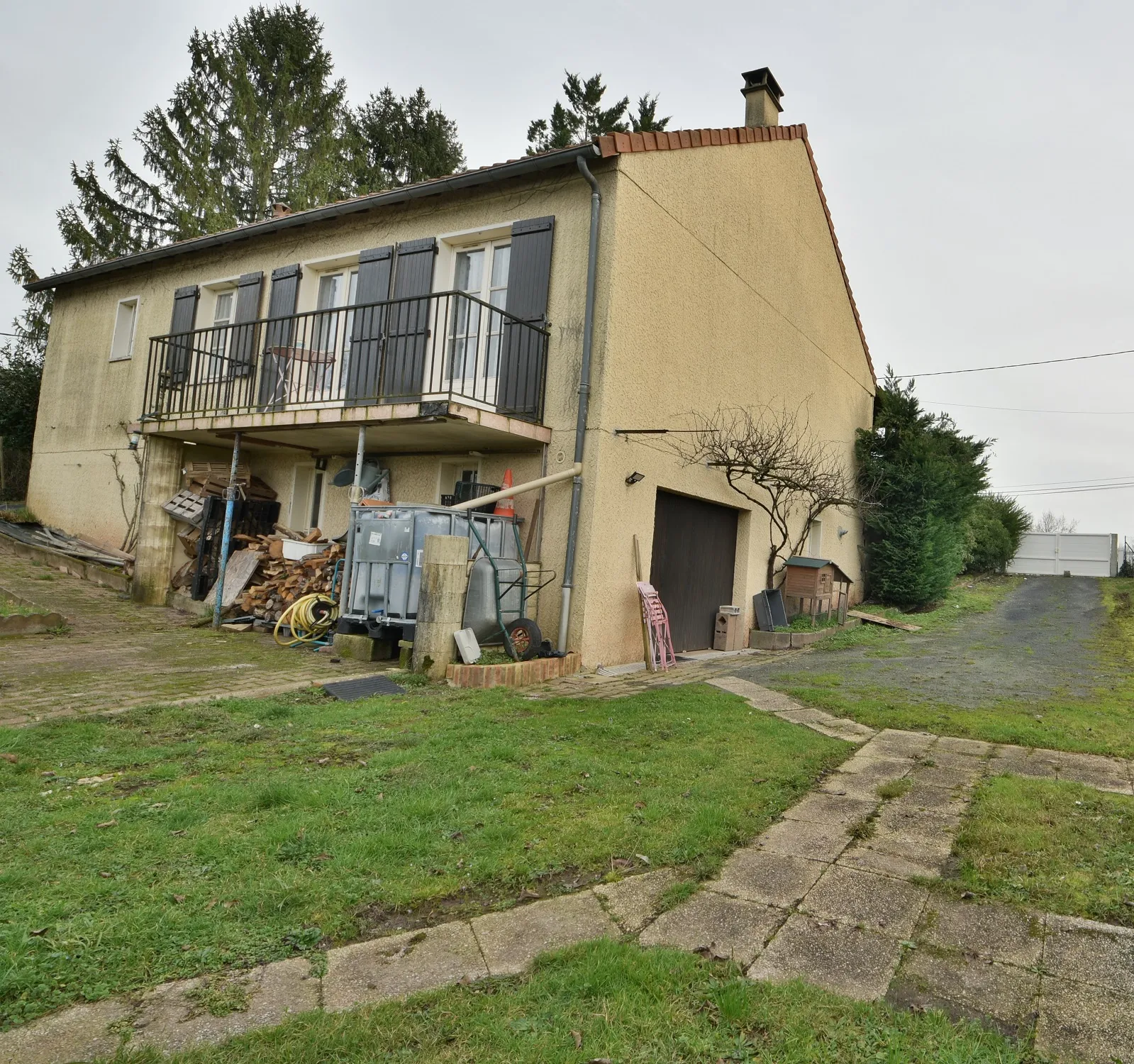 Maison fonctionnelle à la campagne 