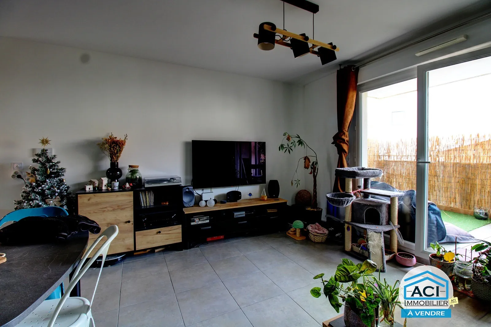 Appartement de T3 avec terrasse et garage à Décines-Charpieu 