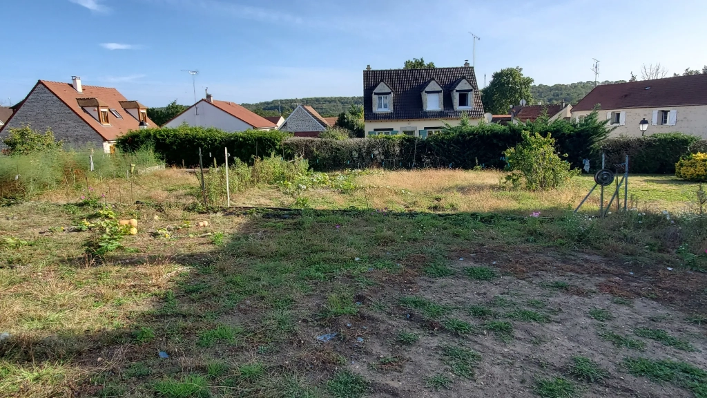 Terrain Clos de 700m2 à Brières-les-scellés, 5 Min d'Etampes