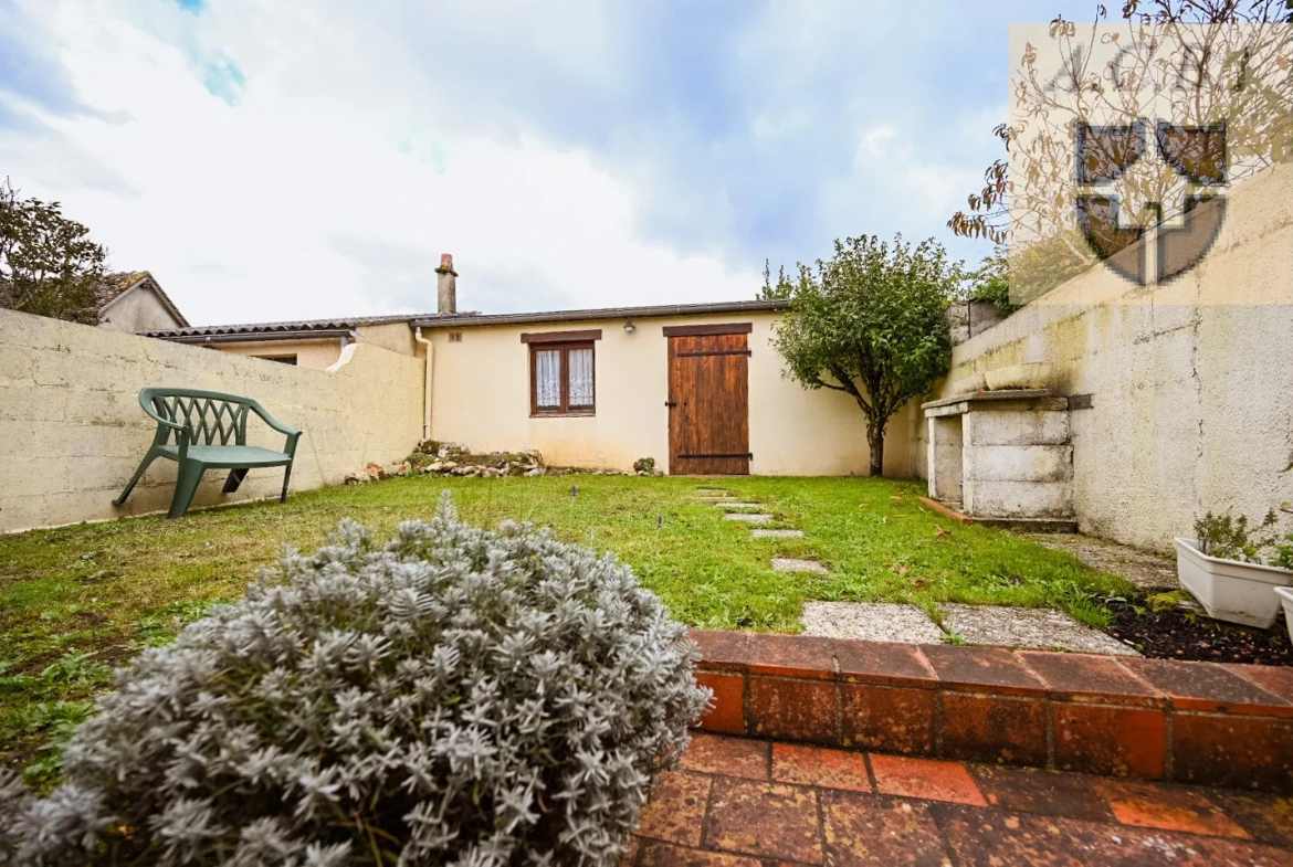 Maison de Bourg à Vibraye avec Jardin et Dépendance 