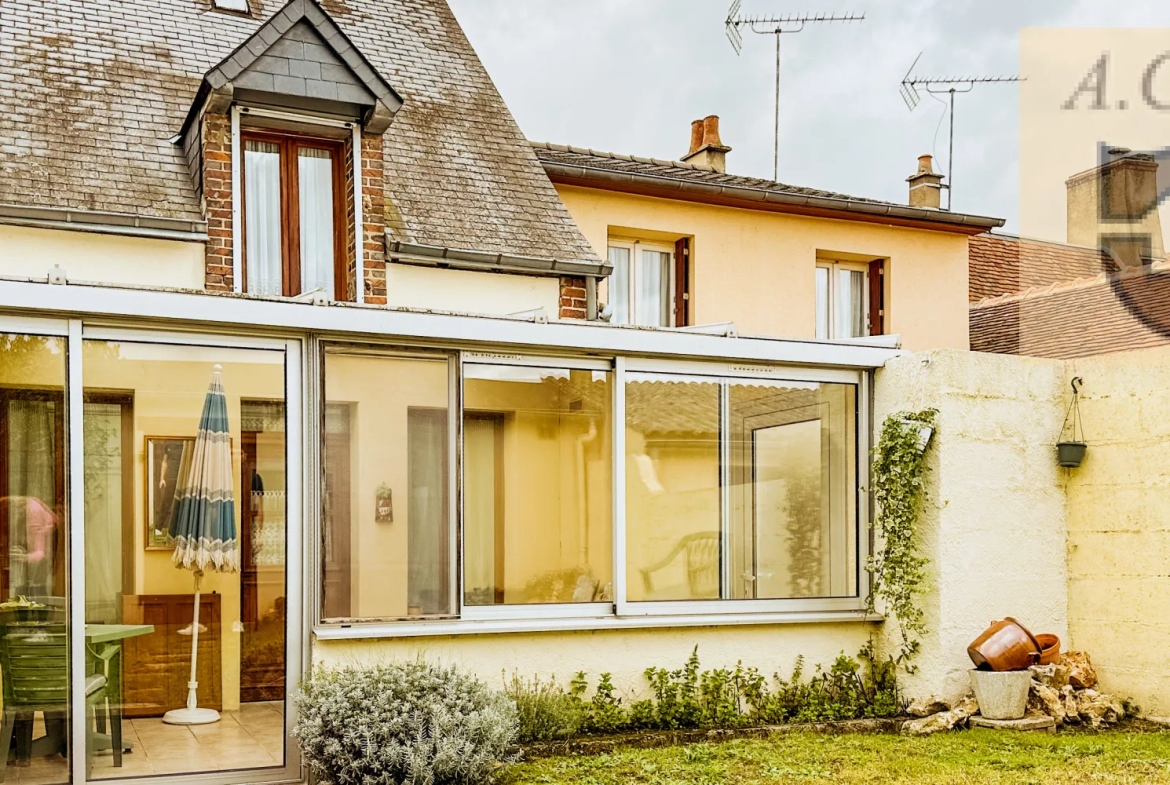 Maison de Bourg à Vibraye avec Jardin et Dépendance 