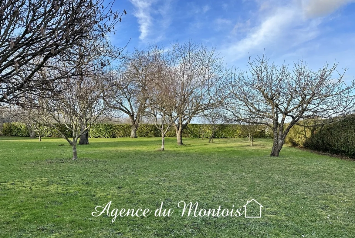 Charmante fermette à Bray sur Seine avec jardin et garages 