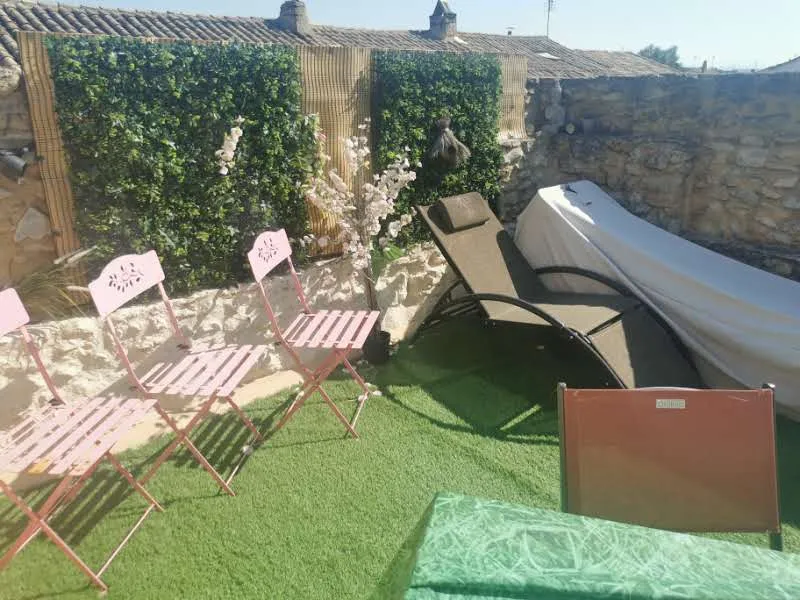 Maison de village avec terrasse et garage à Bollene 