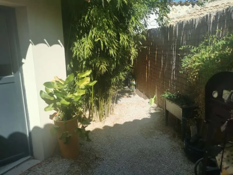 Maison de village avec terrasse et garage à Bollene 