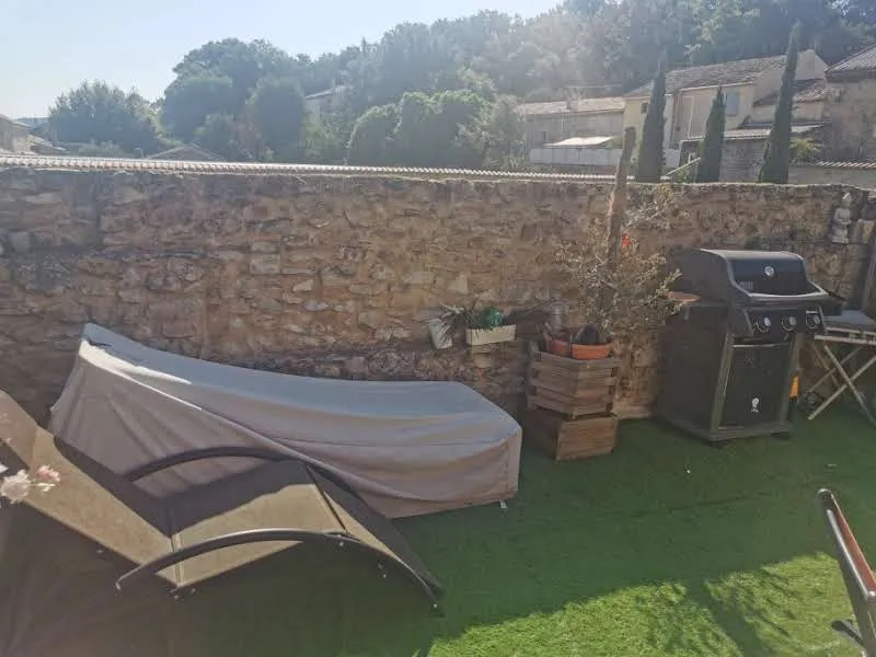 Maison de village avec terrasse et garage à Bollene 