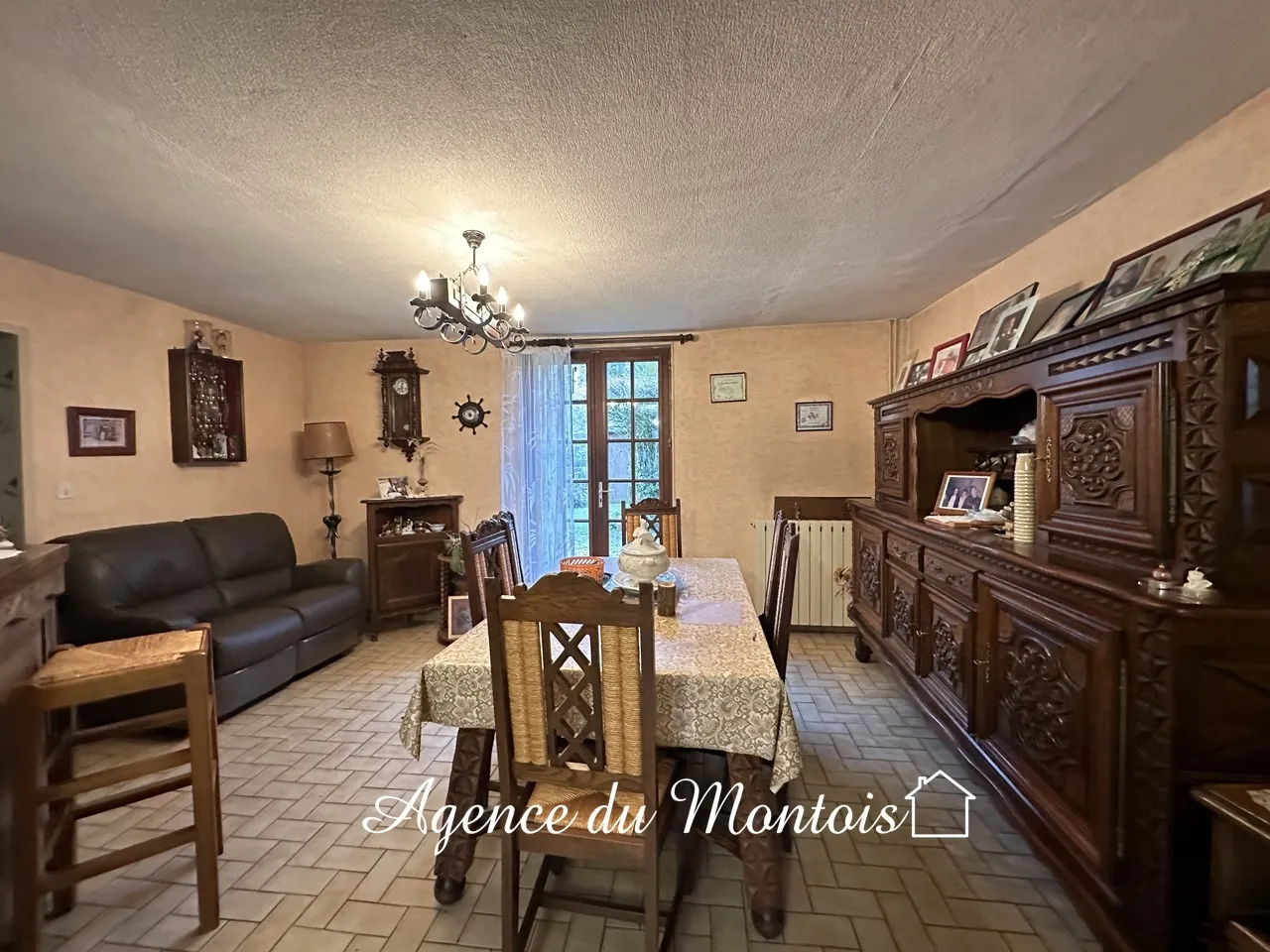 Country Farmhouse in Donnemarie Dontilly - Great Potential! 