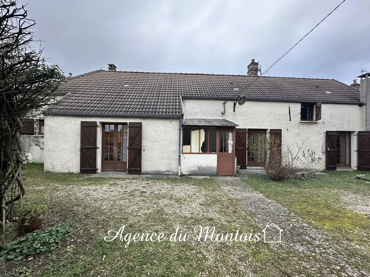 Country Farmhouse in Donnemarie Dontilly - Great Potential! 