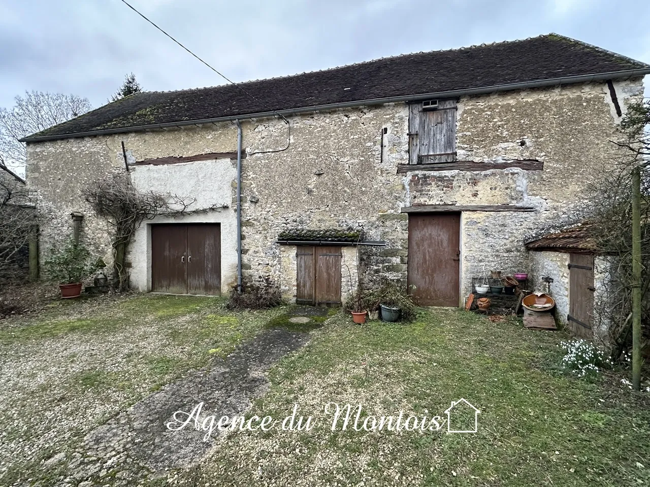 Country Farmhouse in Donnemarie Dontilly - Great Potential! 