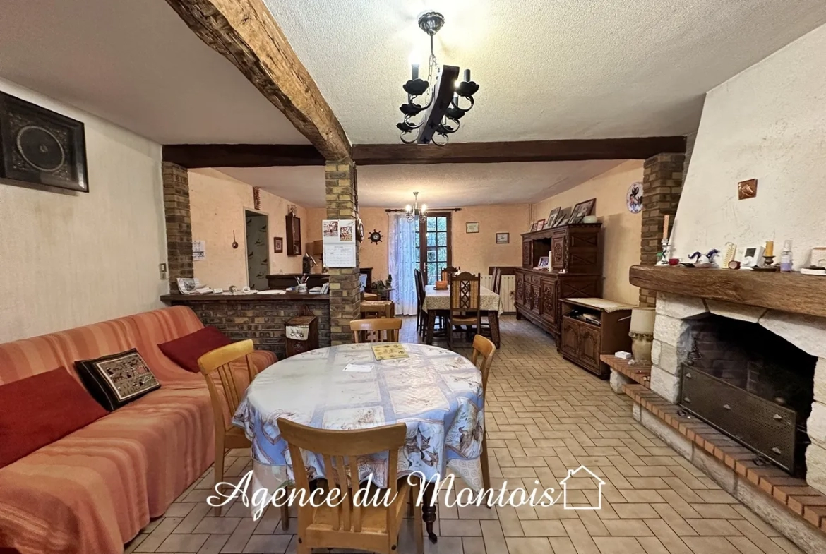 Country Farmhouse in Donnemarie Dontilly - Great Potential! 