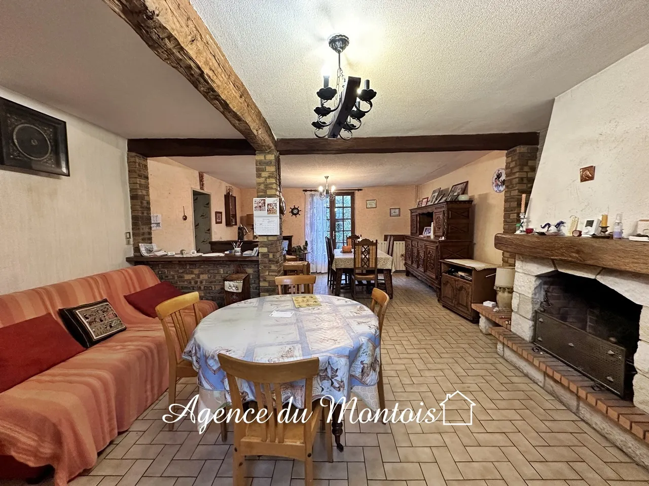 Country Farmhouse in Donnemarie Dontilly - Great Potential! 