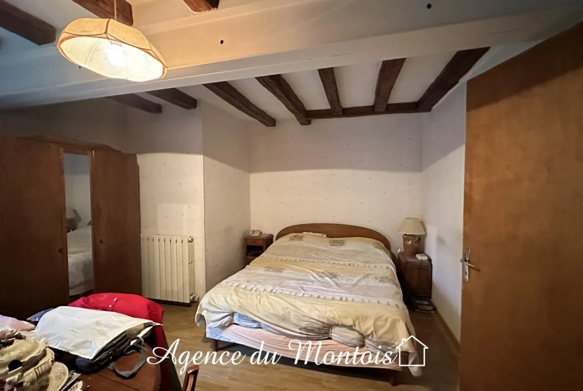 Country Farmhouse in Donnemarie Dontilly - Great Potential! 